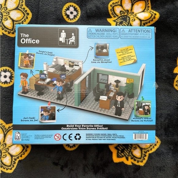 PHATMOJO The Office Dunder Mifflin Scranton Branch Lego Set - Picture 2 of 2